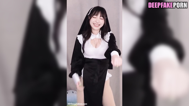 Cyndi Wang in a sexy outfit dances for you (王心凌 在性感的衣服)