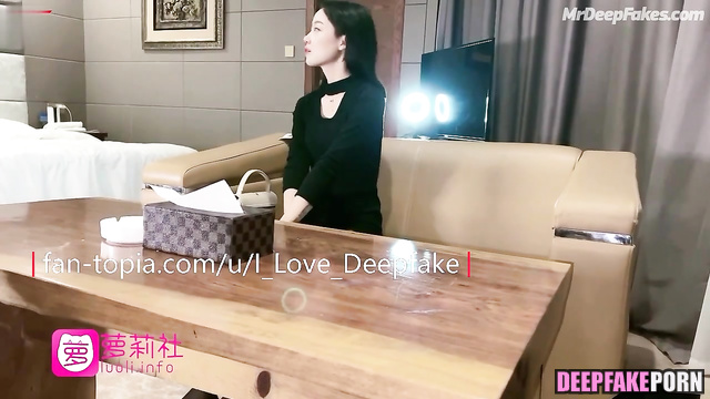 Sexy Zhou Dongyu showed black panties (周冬雨 展示了黑色内裤)