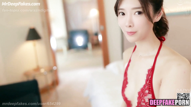 Hot babe Amber Na making blowjob in bath // 藍星蕾 性爱场面