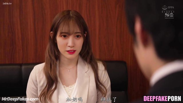 Sleepy, fake Ju Jingyi was touched everywhere by colleague / 鞠婧禕 伪造的