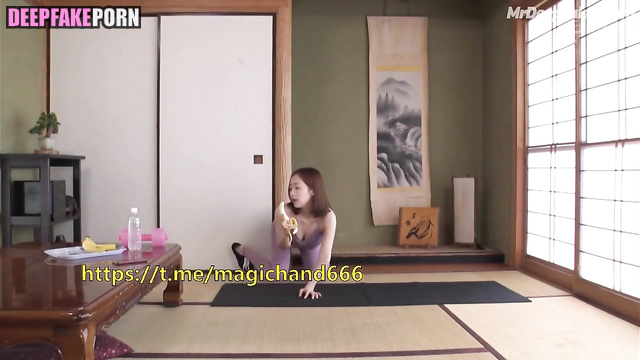 Hot korean babe Wan Qian sucking banana - 万茜 딥 페이크 포르노