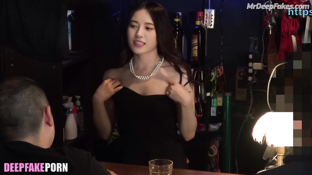 Fake bartender Ju Jingyi showed to clients her tits, ai - 鞠婧禕 名人性爱