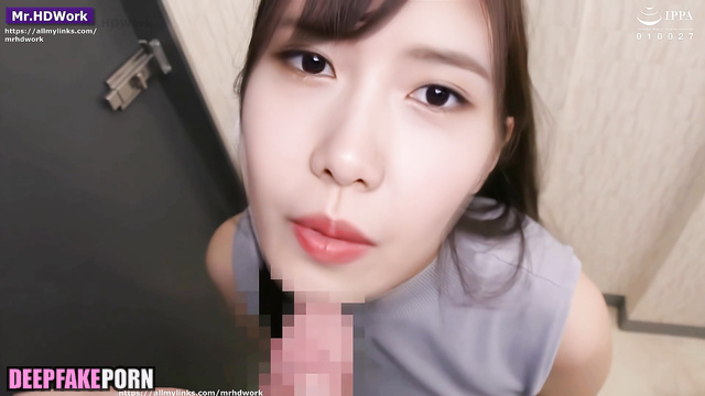 Hot sex with Yoona SNSD in the toilet (少女時代 セックス アイドル) [PREMIUM]