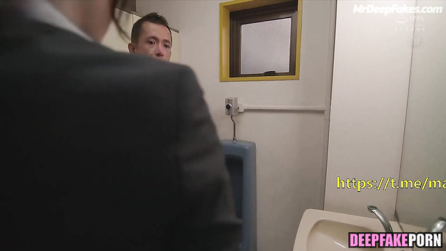 周也 Zhou Ye's adult video secretly recorded 成人 in office toilet