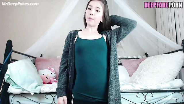 Sex solo scene of wonderful IU (아이유) exploring new sex toy 섹스 장면