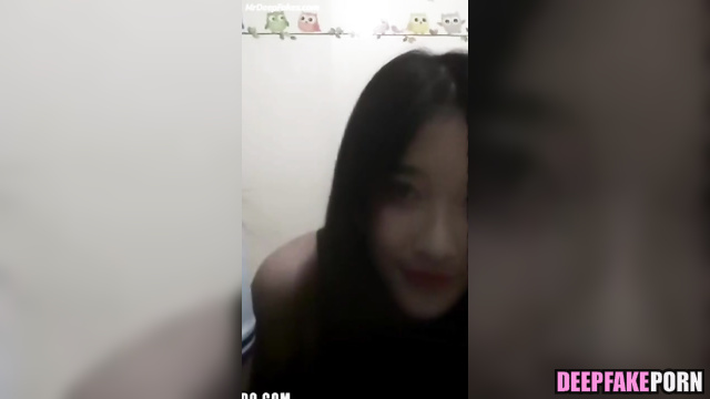 Friends showing big boobs, Oniel face swap / オニエル ディープフェイクビデオ