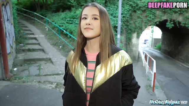 Sexy Rose showed tits for money (right on the street) fakeapp / 로제 블랙핑크