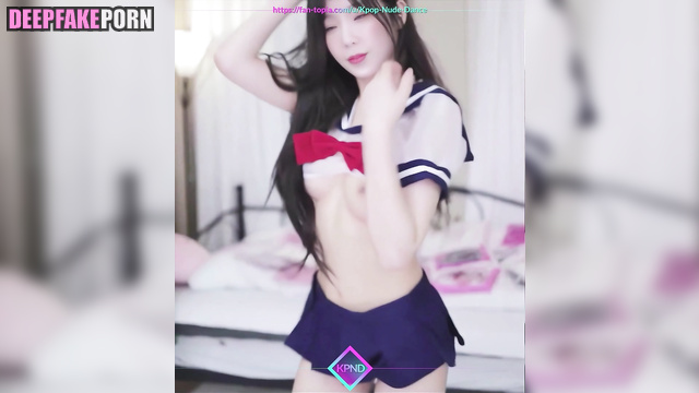 Star of 韓国語 Korean band SNSD 少女時代 Taeyeon improves skills of hot dance [PREMIUM]