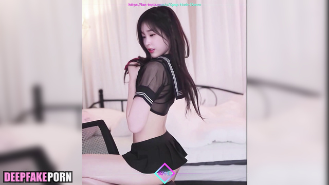 Sex scene 섹스 장면 IU 아이유 wants to know what you think of her sexy dance [PREMIUM]