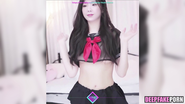 少女時代 SNSD Korean idol Taeyeon 韓国語 is almost naked teasing in dance [PREMIUM]