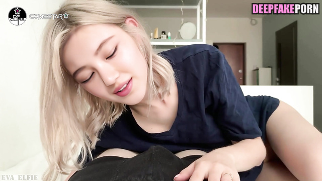 Danielle adult video - blonde enjoying blowjob / ニュージーンズ 本物の偽物 [PREMIUM]