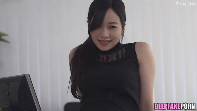 Han Xue making footjob in pantyhose, hot adult video (韩雪 名人性爱) [PREMIUM]