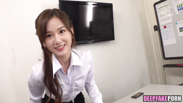 Young secretary seduced her boss - Zhou Ye face swap (周也 性爱录像带) [PREMIUM]