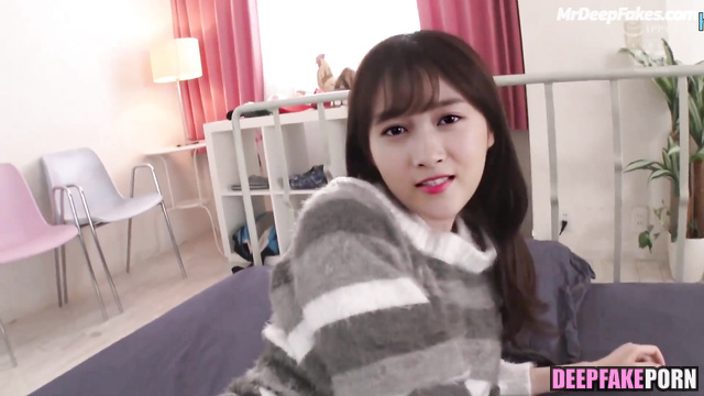 Her first handjob (关晓彤 深度伪造视频) Guan Xiaotong pov deepfake video