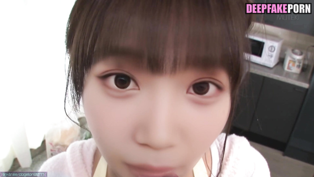 Cute housewife Chaewon (アイズワン 本物の偽物) made a blowjob on her kitchen [PREMIUM]