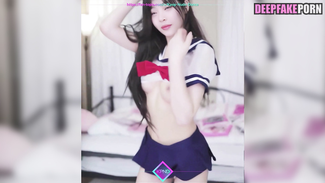 Beauty schoolgirl Hanni (ニュージーンズ 本物の偽物) dances just for fun - A.I. [PREMIUM]