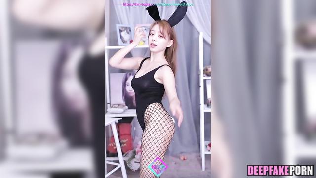 유나 있지 beauty Yuna dancing for her rich daddy (deepfake video) [PREMIUM]