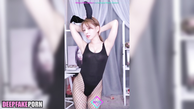 유나 있지 beauty Yuna dancing for her rich daddy (deepfake video) [PREMIUM]