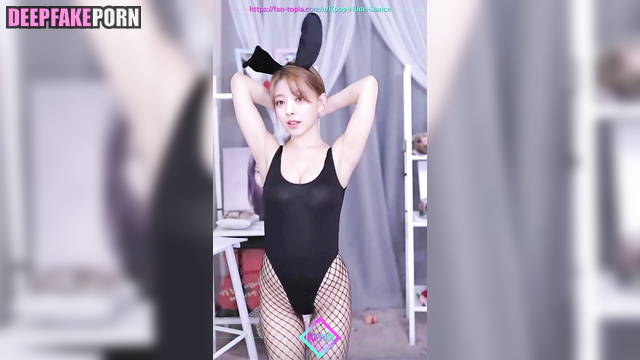 유나 있지 beauty Yuna dancing for her rich daddy (deepfake video) [PREMIUM]