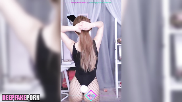 카리나 에스파 beauty young Karina dancing alone on webcam - face swap [PREMIUM]