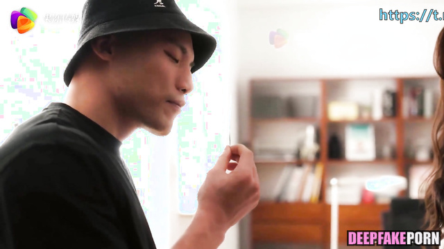 A.I. Li Yitong (李一桐 真假) fed him shrimp and then fucked