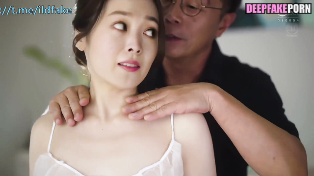 Mature lover making her erotic massage - Song Yi deepfake video 宋轶 名人性爱