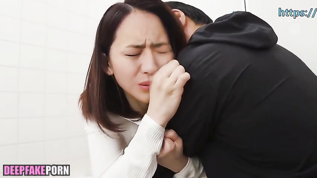 Cunni on public transport is so exciting / Tong Liya dogging ai 佟丽娅 名人性爱