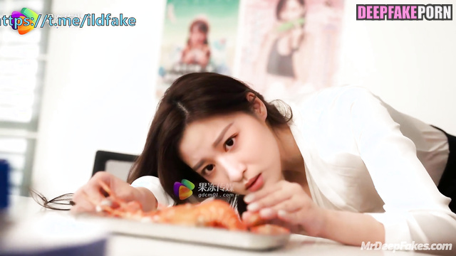 Slutty secretary Wang Churan flirting with potential colleague 王楚然 真假 ai