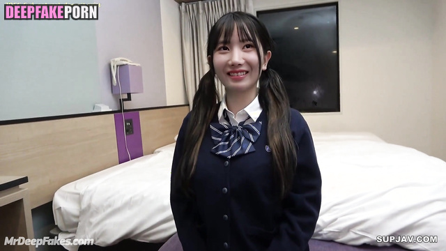 Eunbi アイズワン stopped being shy after pussy caressing IZ*ONE 本物の偽物 real fake