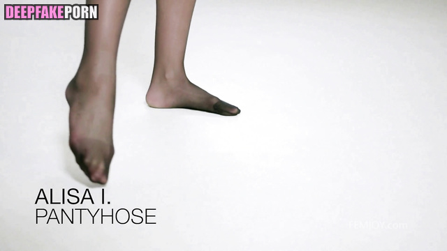 Topless Jisoo (지수 블랙핑크) smiling and dreaming about your cock, fakeapp