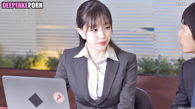 Colleague of 아이유 IU wanted to fuck her right in office 진짜 가짜 real fake