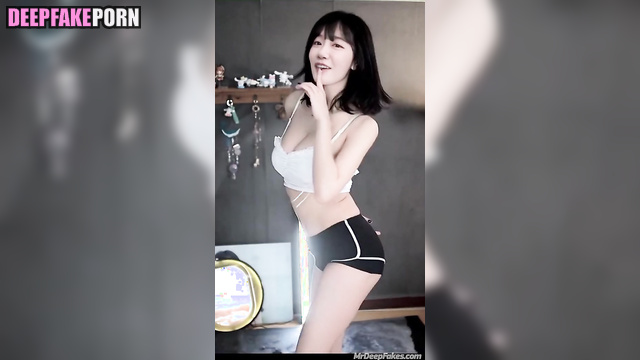 She dances very sexy for her boyfriend / Wu Yanglin face swap 吳泱潾 智能換臉