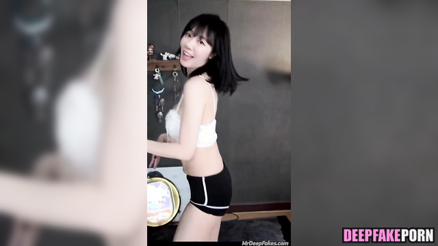 She dances very sexy for her boyfriend / Wu Yanglin face swap 吳泱潾 智能換臉