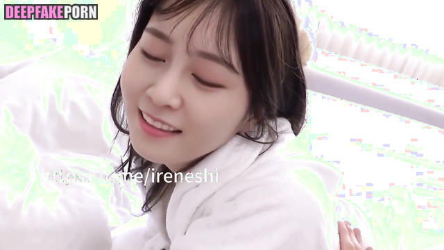 篠崎 泫 Hsiaochi Hsyan starts her morning with mask from cumshot on face 名人性爱 celebrity sex