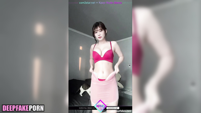 Babe with perfect body dressed up in a bunny suit [アイズワン 本物の偽物] ai Minju