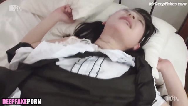 Chinese maid Li Yitong got creampied [fake porn] = 李一桐 假色情片