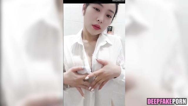 Nude Jennie BLACKPINK in the bathroom showing her breasts (제니 블랙핑크 누드 젖가슴)