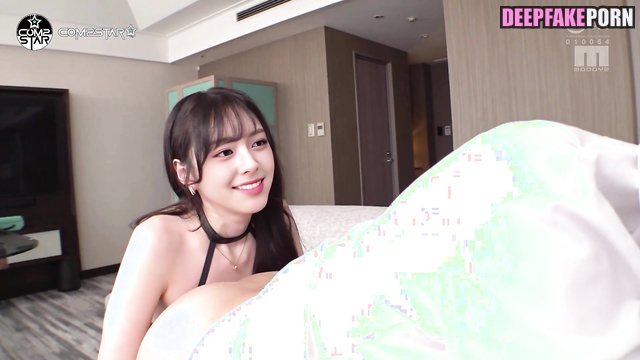 Pretty Yuna enjoying sex in leather boots / 유나 있지 smart face change [PREMIUM]