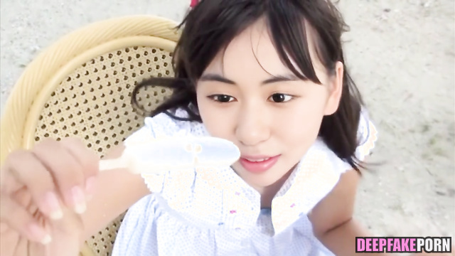 Look, how she will suck a banana / Wanyang Douyin (宛央抖音网 智能換臉) real fake