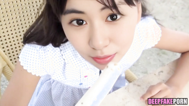 Look, how she will suck a banana / Wanyang Douyin (宛央抖音网 智能換臉) real fake