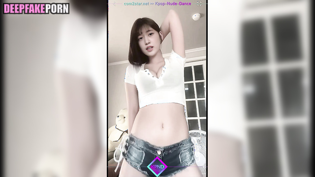 Hidden camera filmed her changing clothes アイズワン 本物の偽物 Yujin face swap [PREMIUM]