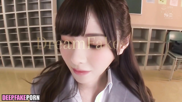 Rocket Girls 101 杨超越 Yang Chaoyue experiments with places Chinese 中国人