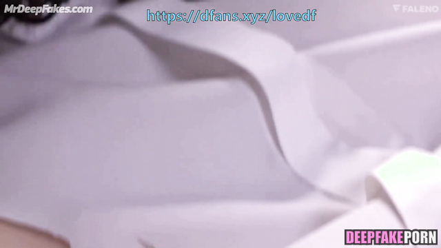 He playing with her nipples using brushes (Zhou Ye fetish ai scene) 周也 换脸