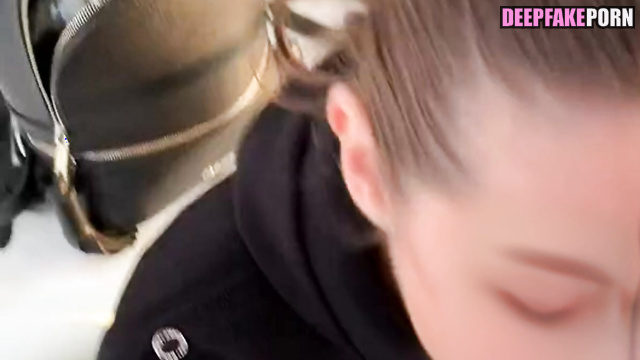 Babe did a great job by her mouth at extreme heights, fake IU 조이 진짜 가짜