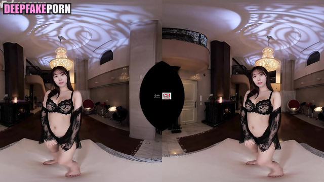 She can't decide what to wear on a date, fake Miyuki Watanabe (渡辺 美優紀 性別)