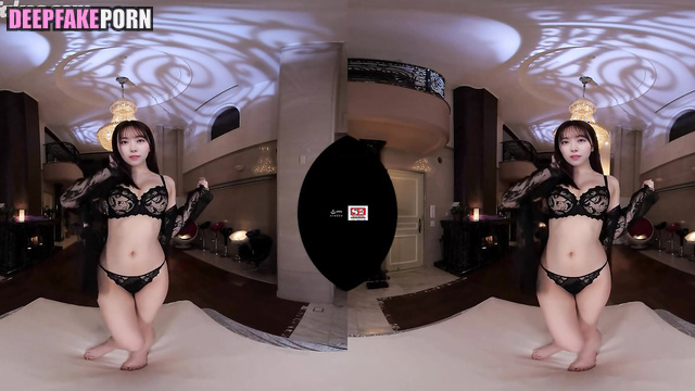 She can't decide what to wear on a date, fake Miyuki Watanabe (渡辺 美優紀 性別)