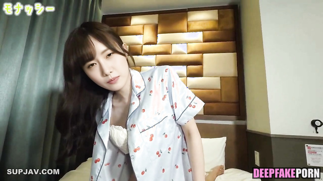 She closed her eyes to better feel the orgasm, Yuna in fake porn 유나 있지 [PREMIUM]