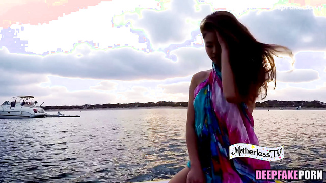 Happy naked asian girl running along the ocean / Jennie (제니 블랙핑크) fakeapp