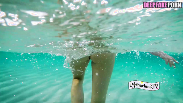 Happy naked asian girl running along the ocean / Jennie (제니 블랙핑크) fakeapp