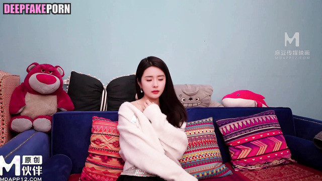 He explores pussy of 杨幂 Yang Mi with his dick in closeups nude 裸體 [PREMIUM]